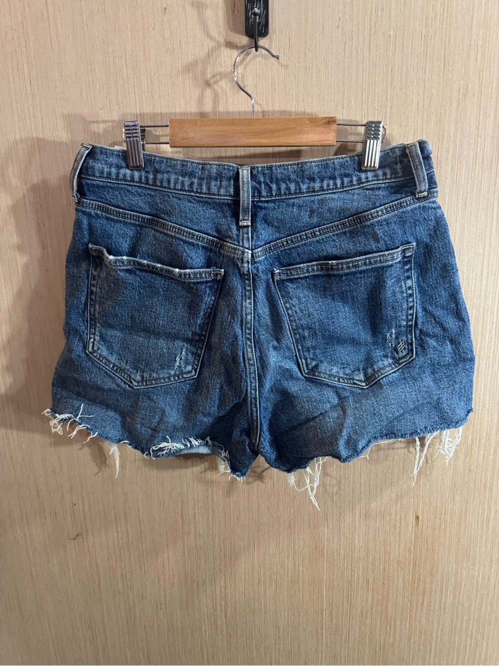 Silver Jeans Co Dark Wash Highly Desirable High-Rise Denim Shorts Size 30 - Picture 2 of 5